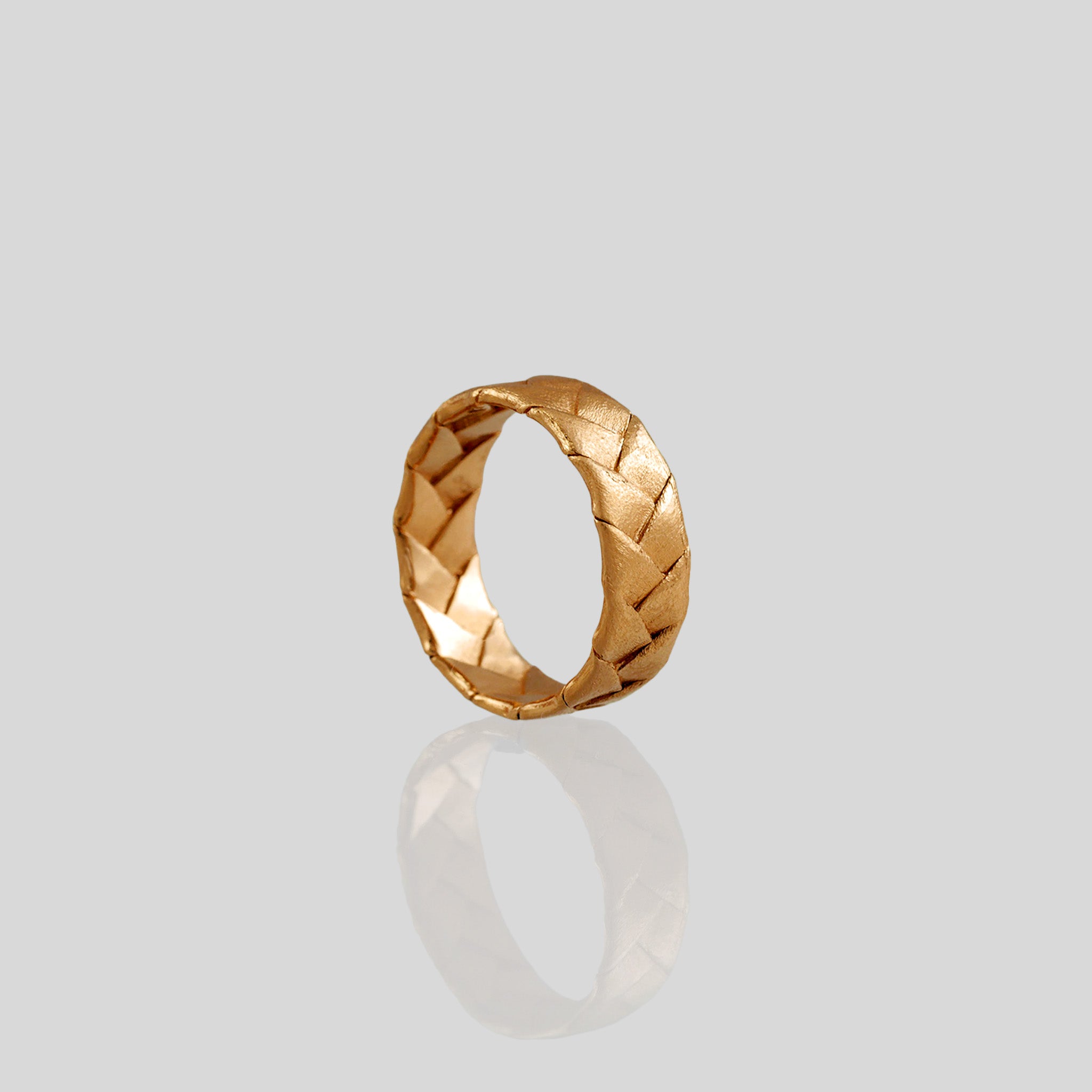 Rose Gold Braid Ring crafted from intertwined gold strands, meticulously modeled using a unique paper processing technique. Clean, precise, and versatile, suitable for daily wear.