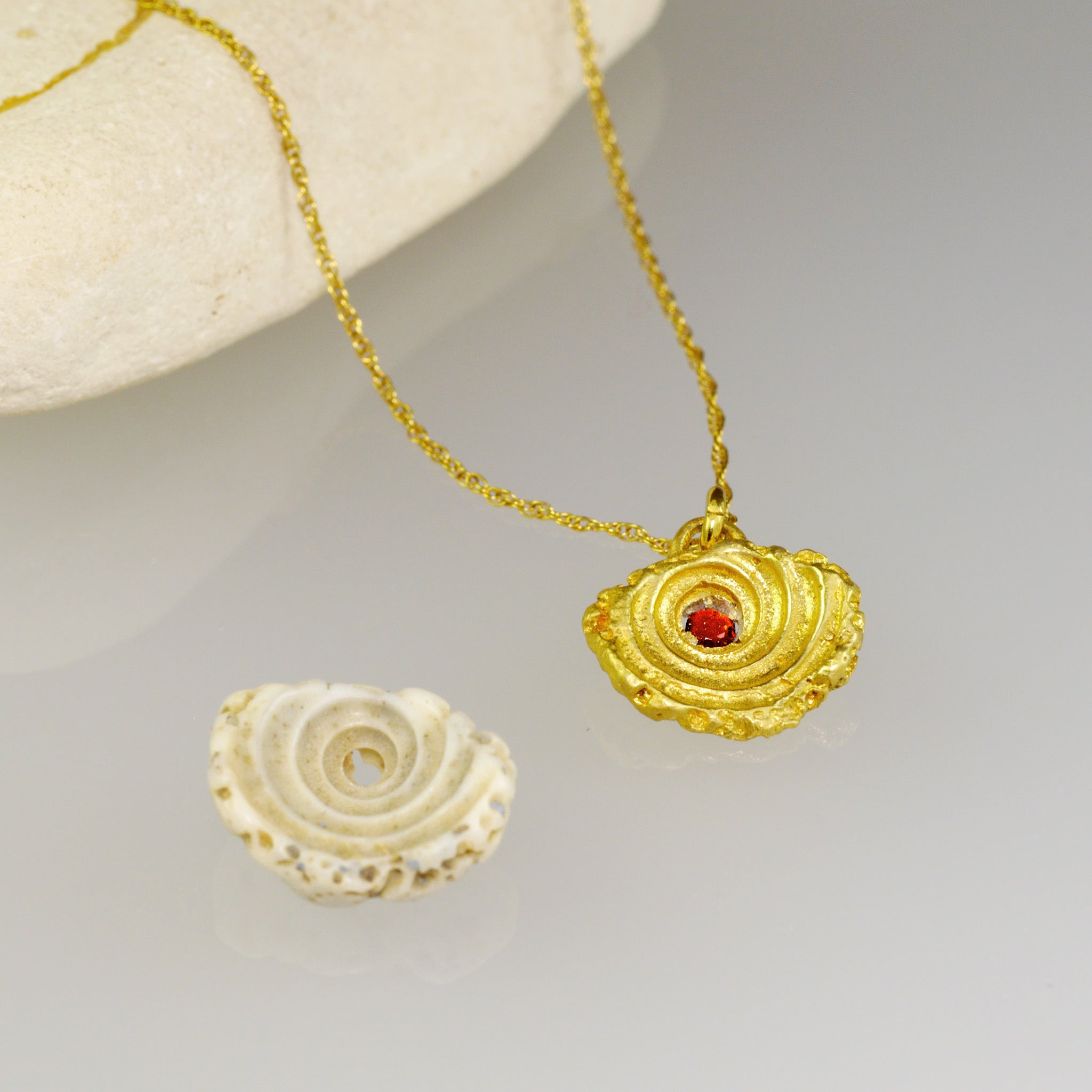 Yellow Gold Seashell pendant with Ruby