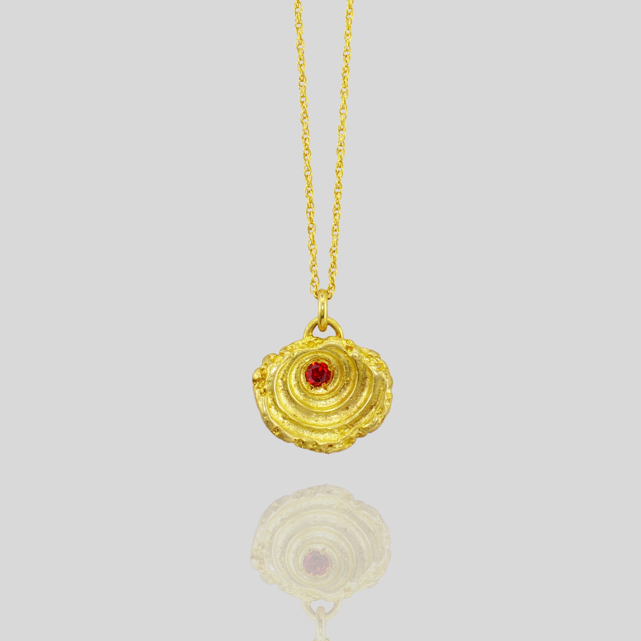 Yellow Gold Seashell pendant with Ruby