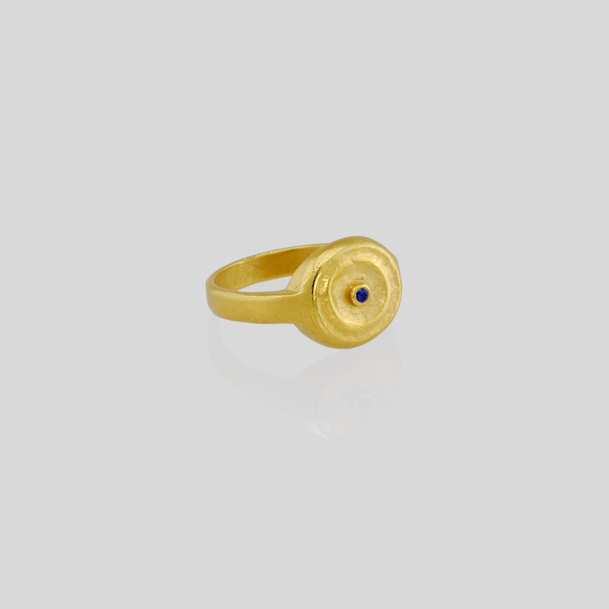 Handmade 18k Gold ring with a central Sapphire, exuding vintage charm reminiscent of the Egyptian pharaohs' era.