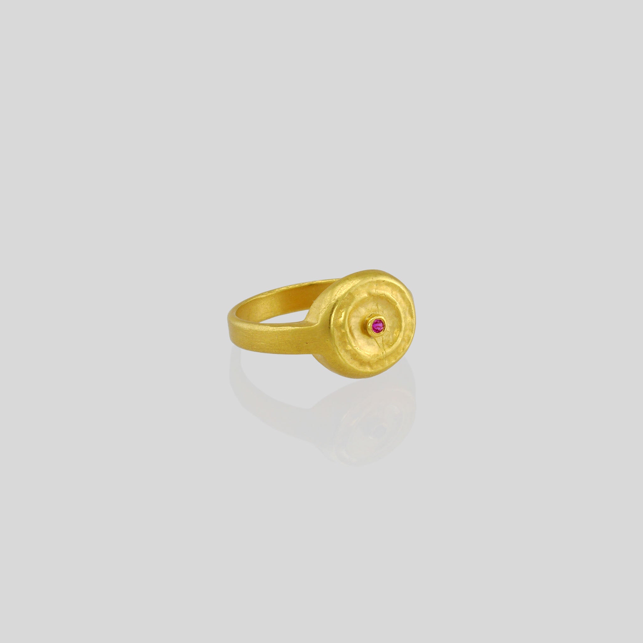 Handmade 18k Gold ring with a central Ruby, exuding vintage charm reminiscent of the Egyptian pharaohs' era.